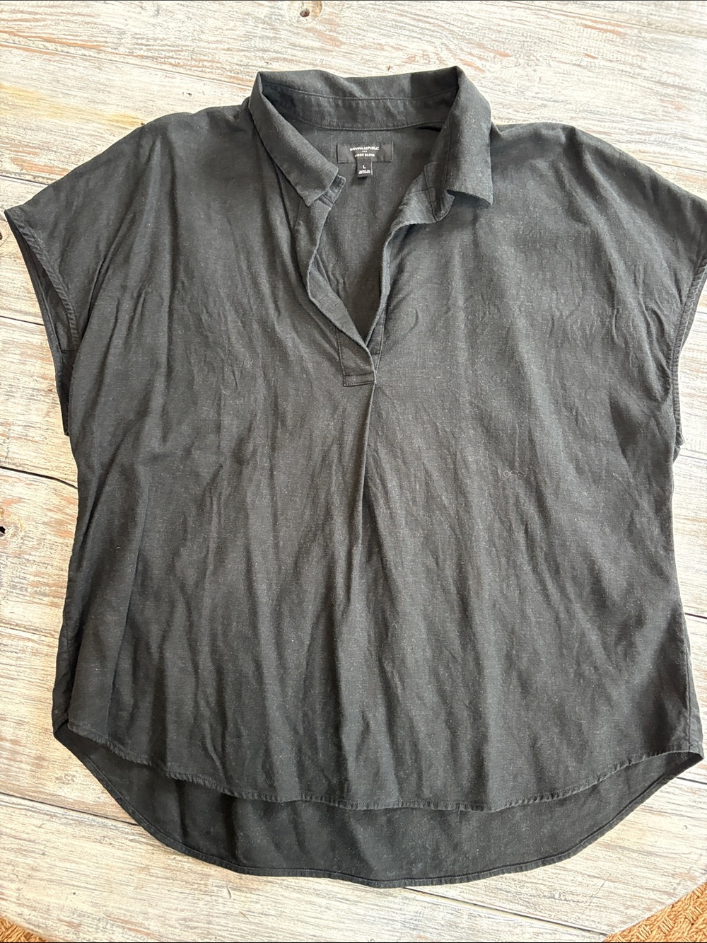 As new, Banana Republic black linen blend popover top, size L